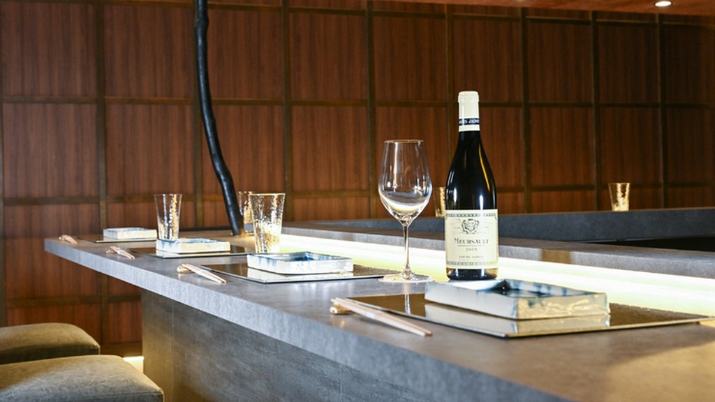 スタイリッシュさと心地よさが調和するシックで落ち着いた空間