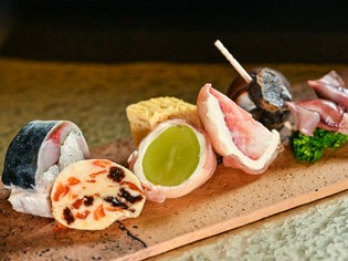 市場でその日一番の食材を目利きし、旬食材が輝く料理を紡ぐ