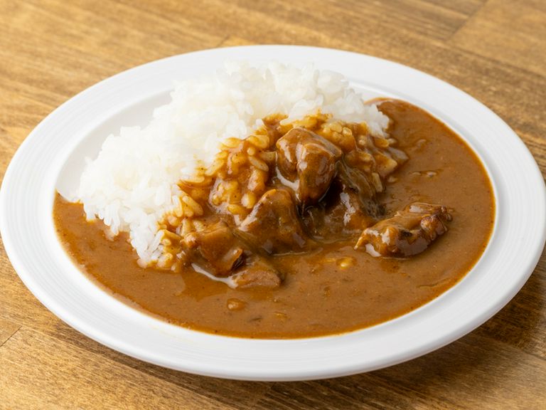 中甘口の穏やかな辛さが、全体を優しくまとめ上げる『カレー』