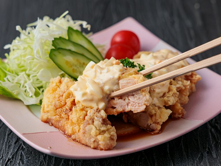 昼は定食でお腹一杯にして、夜は居酒屋として一人呑み