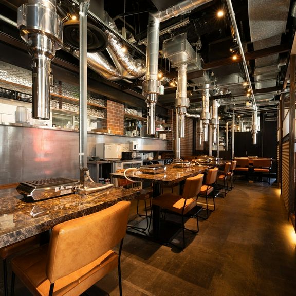 〈普段使いのご褒美に〉お洒落で落ち着いた雰囲気の店内