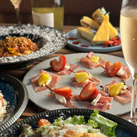  飲んで食べて楽しめる大満足の宴会