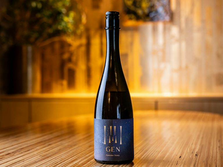 秋田県の名蔵元が醸すプレミアム日本酒「GEN」も用意