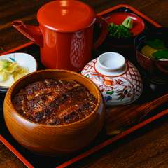 脂乗り・肉質に優れた特大鰻を、職人の技で引き立てる