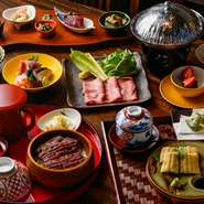 素材と焼きにこだわった鰻は、観光・ビジネスでお越しのお客様との食事にも信頼できる存在。個室に加えてコース料理も用意。鰻に合わせて、お酒もワインなど各種厳選されています。