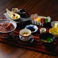 ・上うなぎ丼（うざく・蛤の吸い物・漬け物）
・季節の前菜三種盛
・刺身三種盛・茶碗蒸し