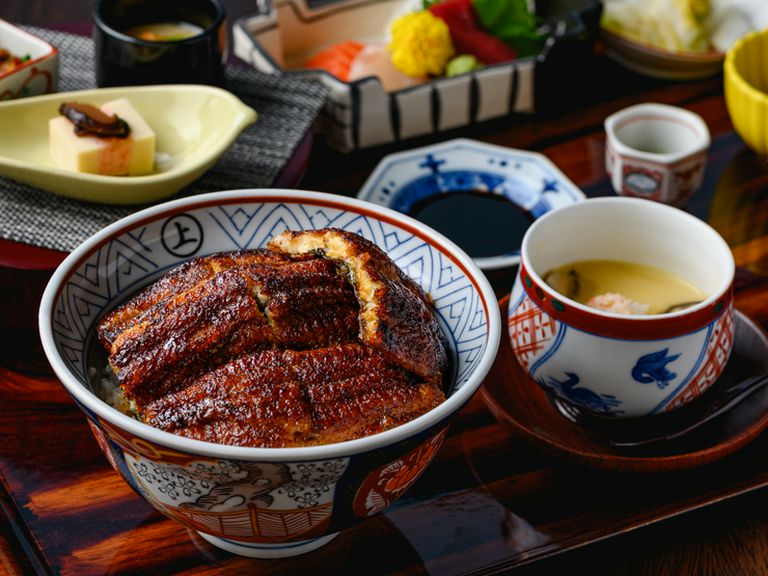 厚み・脂・格別の旨みを届ける、希少な特大青うなぎ