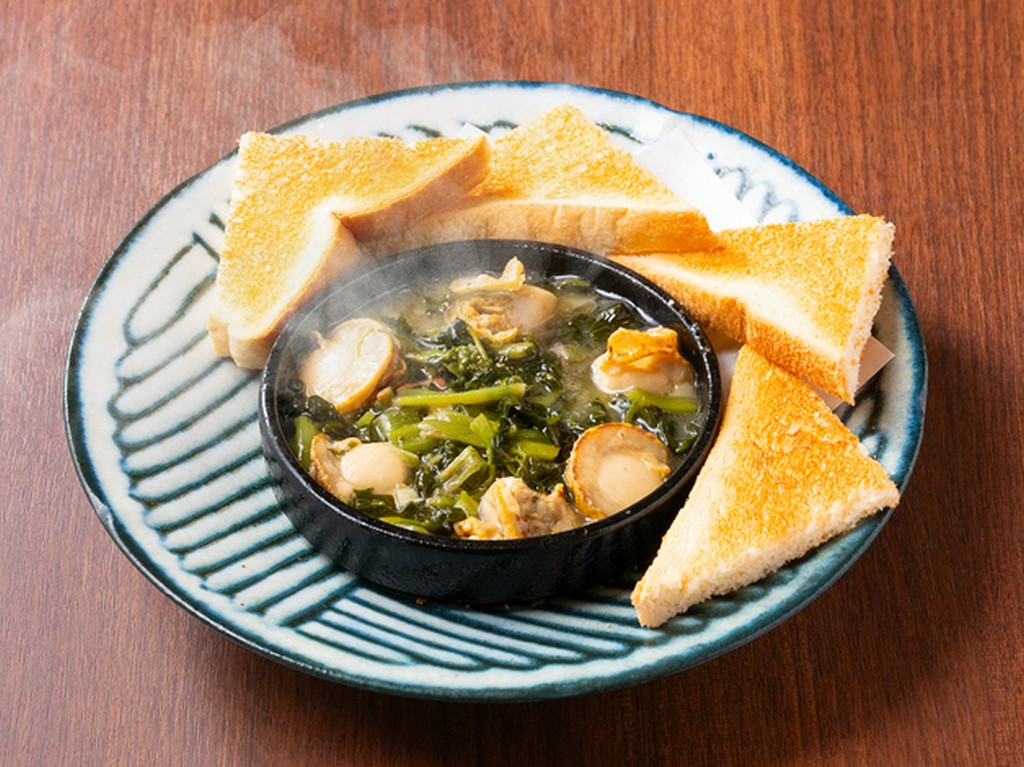 ベビーホタテとつぶ貝わさびアヒージョ