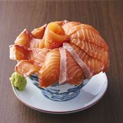 びっくりサーモン丼