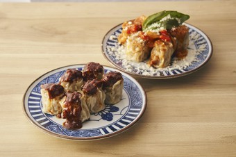 1つ1つ店内で作る〈手包み焼売〉は必食