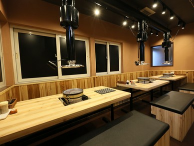スタイリッシュでナチュラル。穏やかな雰囲気の店内