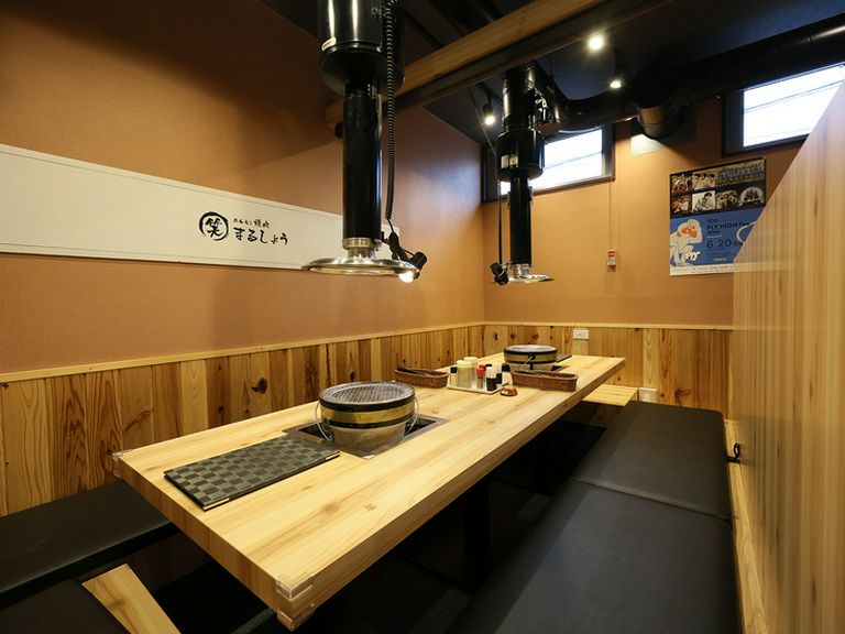 落ち着ける雰囲気の掘りごたつ席。ファミリーや女子会にオススメ