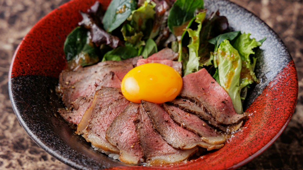 和の器ならではの佇まいが、視覚から食欲をそそる演出として機能