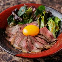 和の器ならではの佇まいが、視覚から食欲をそそる演出として機能