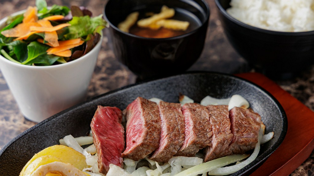 いつものお昼を格上げ。贅沢を気軽に味わう『東伯和牛ステーキランチ』