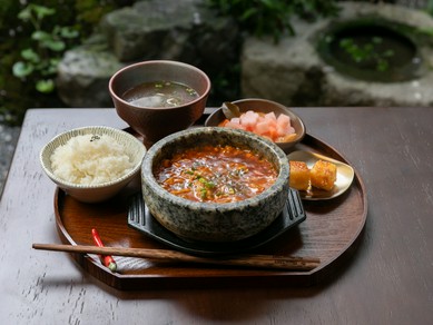 花椒のしびれと辣油の辛みが幾層にも成す『麻婆豆腐定食』