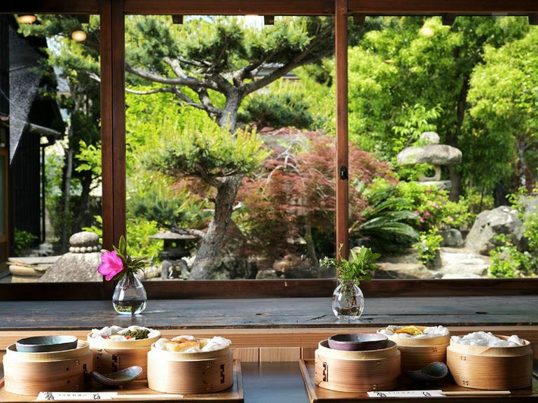 ギャラリー併設の静かな古民家カフェ