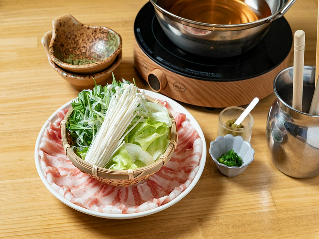 上質な脂と柔らかさが人気の糸島華豚を、こだわりのだしで味わう『糸島華豚の出汁しゃぶ』