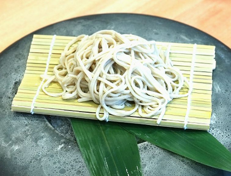 コースの締めくくりに。職人が丁寧に打ち上げる自家製手打ち蕎麦『手打ちそば』