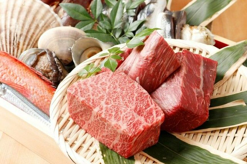 厳選された旬の食材の調理法や量などをゲストが選べる『調理法や量を選べる本日のおすすめ食材』