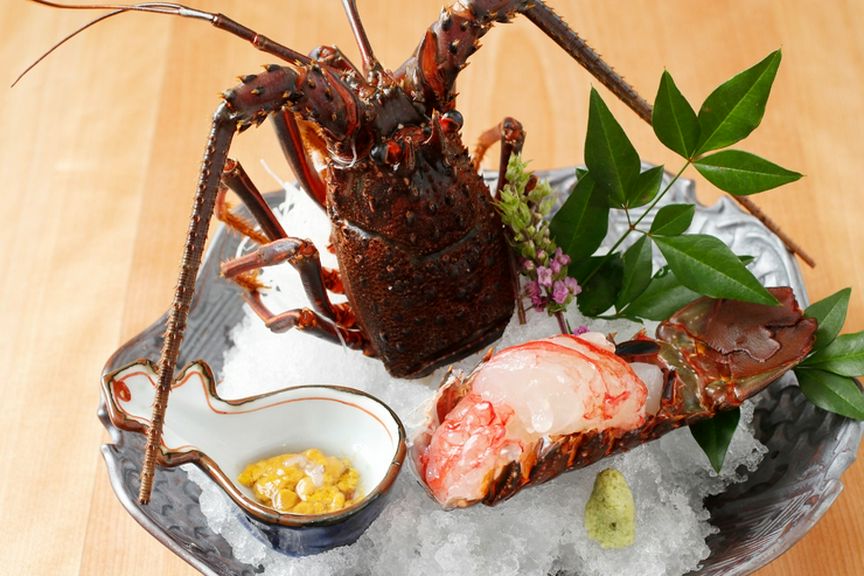 活ならでは。ぷりっぷりの食感と伊勢海老の甘み『伊勢海老刺身』