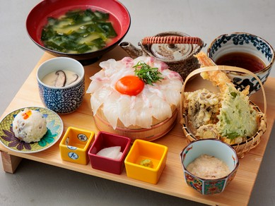 新鮮な鯛と揚げたての天ぷらを満喫！『鯛御膳　弐の型』