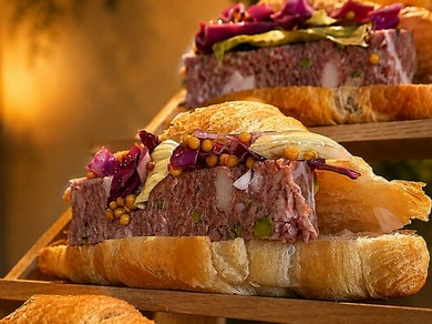 自由な発想から生まれた創作料理『パテド・クロワッサン』