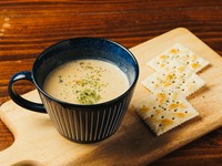 まろやかなコクの中に、潮の香りが広がる『牡蠣チャウダー』