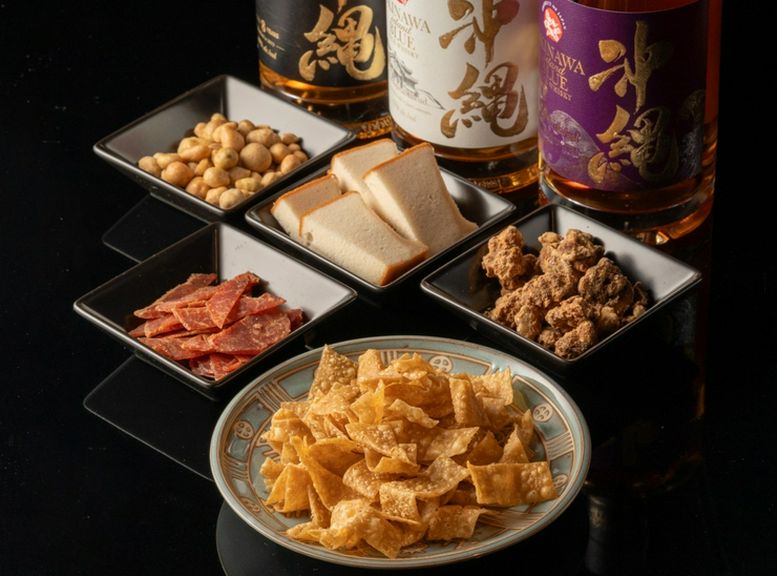 旅気分を彩る、地元ならではの味覚とともにお酒を味わう贅沢