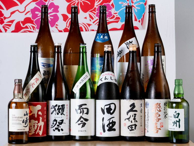 泡盛から日本酒まで、料理を引き立てる厳選された一杯