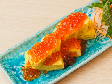 溢れる上品なだしと、弾ける贅沢に舌鼓『イクラこぼれだし巻き卵』