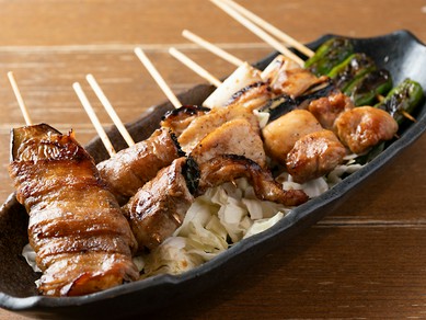 やんばる地鶏を存分に味わう『お任せ焼鳥10本盛り』