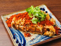 ひとくち食べたら止まらない、刺激と旨みのやみつきチキン『毛沢東スパイシーチキン』