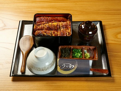 うな重とひつまぶしを一度に味わう贅沢な『上合わせ重』