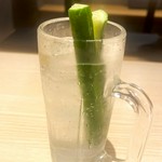 酎ハイにキュウリ!すっきり爽やかな味わい!