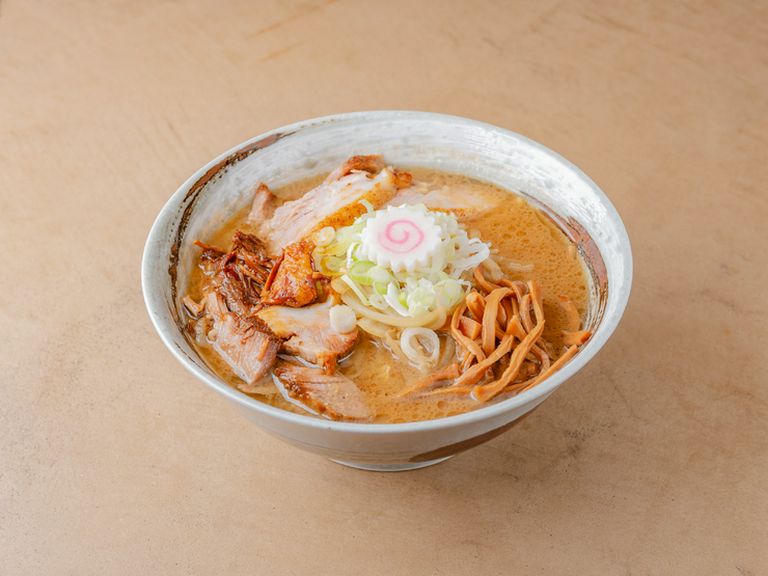中華鍋で豪快に炒め上げた野菜と香味油の旨みを味わう『味噌』