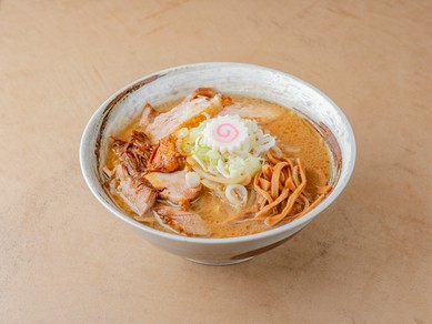 中華鍋で豪快に炒め上げた野菜と香味油の旨みを味わう『味噌』