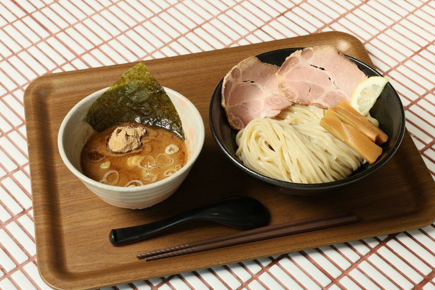 北海道産小麦を使ったコシと太さにこだわる特注麺