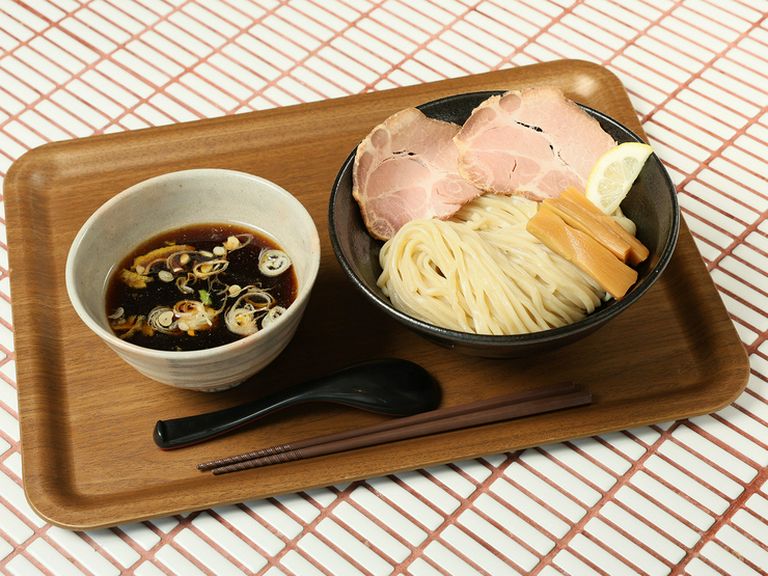 醤油と和風だしのすっきりとした後味が楽しめる『淡麗和風醤油つけ麺　並盛（200g）or大盛（300g）』