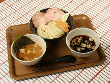迷ったらこれ！看板メニューを両方楽しめる『濃厚・淡麗味比べつけ麺　並盛（200g）or大盛（300g）』