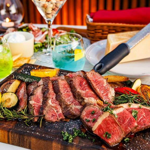 『牛サーロインの香草ステーキ』本格BBQをお手軽に！