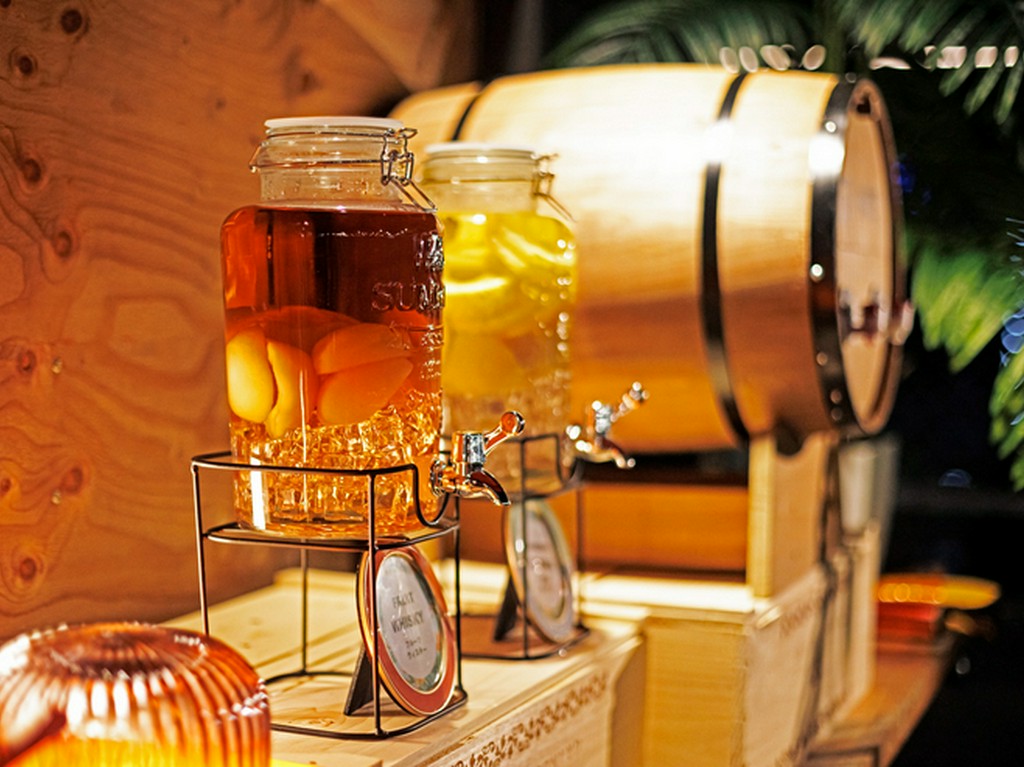 〈ドリンクは飲み放題〉おしゃれなカクテルや自家製サングリア、生ビールまでセルフフローで飲み放題！