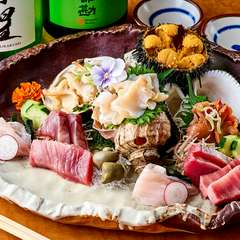 折々の最上質な貝と魚を吟味し、多彩な海鮮料理を繰り出す