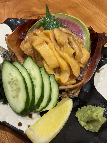 生でも焼きでもおいしい、大粒でミルキーな『宮城県産殻牡蠣』