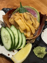 生でも焼きでもおいしい、大粒でミルキーな『宮城県産殻牡蠣』