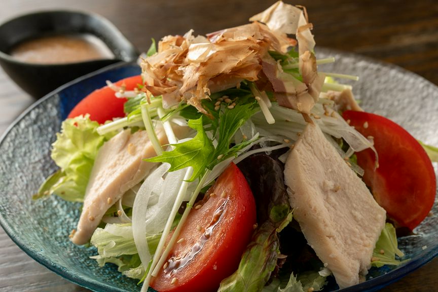四万十鶏のむね肉のさっぱりサラダ 自家製ドレッシングで