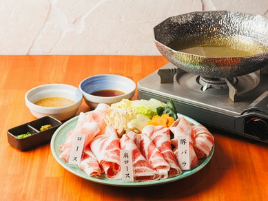 純血統アグー豚の濃密な旨みを堪能。だしとタレで何通りも楽しめる『アグーしゃぶしゃぶ』