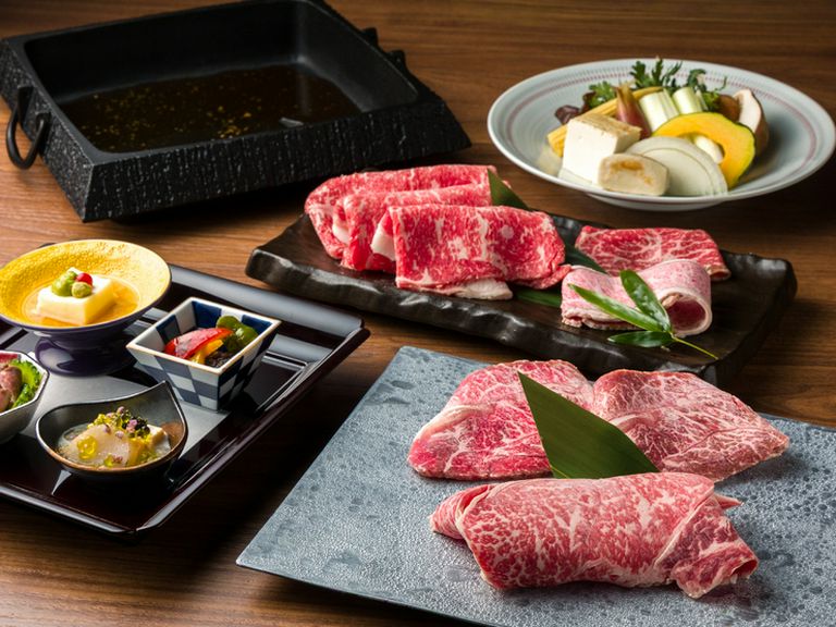 王道から希少部位まで、部位ごとの味の違いを楽しめる『華（肉／約290g）』