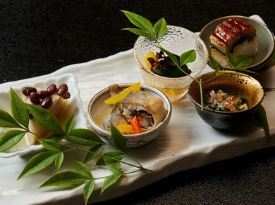 訪れる月によって異なる旬の味覚に出会える『月替わりの前菜』