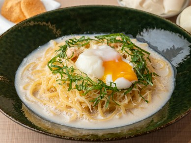 イチオシ「自慢の黄金だし」系『ぷちぷちたらこと特濃豆乳の「黄金だし」カルボナーラ』